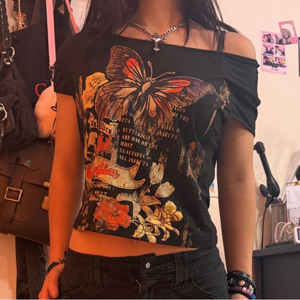 Black Floral Butterfly Graphic Crop Top - Picture 2 of 2